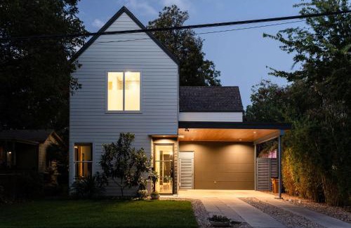 Holly House | Modern ATX Mansion 6th Street - 3 min scooter