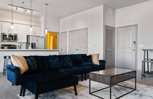 Montopolis Apartment | Modern Austin 2BR 2B Unit with Pool,Parking & WiFi