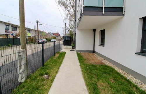 Wittau Apartment | Modern Balcony Apartment with free Parking