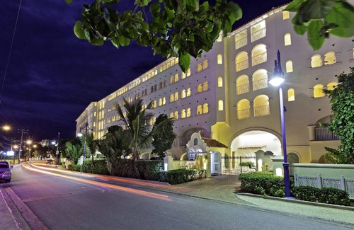 Dover Apartment | Modern Beachfront Condo with Pool - Sapphire 317