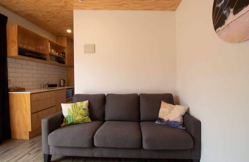 Fitzroy House | Modern Beach Family Suite in New Plymouth