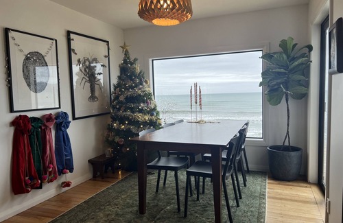 Raumati South House | Modern Beach front getaway