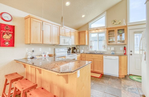 Bayshore House | Modern Beach Home with Jetted tub, Views of the Bay and Dog Friendly Too!