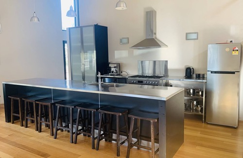 Dodges Ferry House | Modern Beach-House Gem