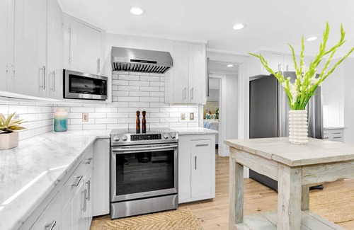 Wrightsville Beach Cottage | Modern Beachy Oasis! Lower Level, Just Steps From the Ocean!