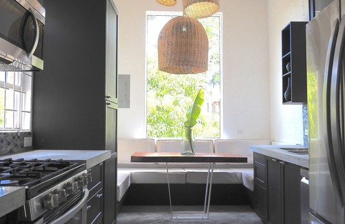Fitts Village House | Modern Beach-View Villa