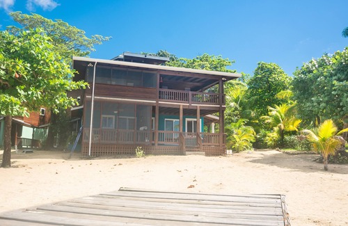 Roatan House | Modern Beachfront Casita with Dock and pool ON THE BEACH