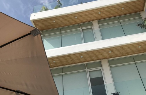 Monrovia House | Modern Beachfront Luxury in Monrovia