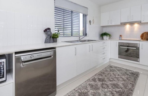Woorim House | Modern Beachside Escape