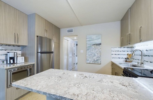 Winslow Reserve Apartment | Modern & Beautiful 1BR with Amazing Beach Access! - Unit F