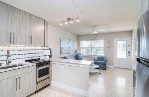 Winslow Reserve Apartment | Modern & Beautiful 1BR with Amazing Beach Access! - Unit F