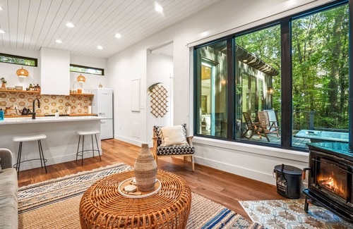 New Plymouth Cabin | Modern Boho Bungalow |Hottub & fireplace