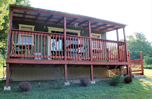 Kingston Cabin | Modern Boho cabin near the Buffalo and all the trails!