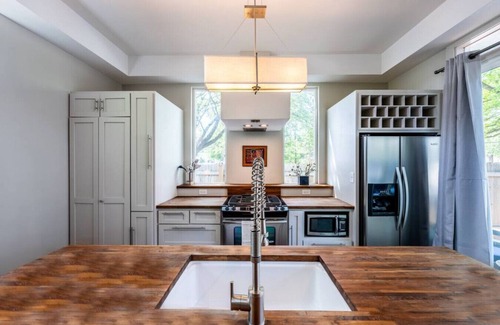 Brentwood House | Modern Boho Guesthouse, Close to Best Austin Spots
