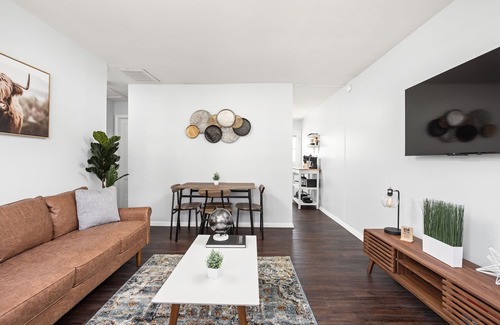 Wayne House | Modern Boho Villas 10 min Airpt.