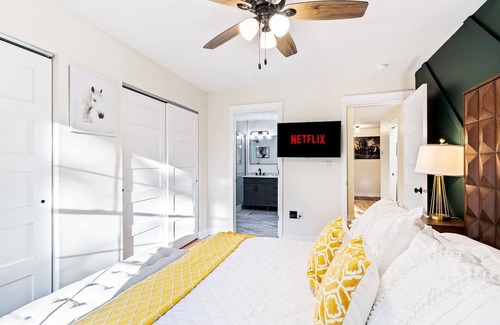 Crestwood House | MODERN BOURBON A FRAME, HOT TUB, FIREPIT, GAMES, CLOSE TO LOUISVILLE, SLEEPS 14