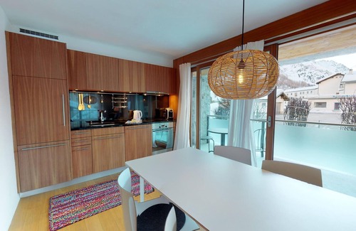 Maloja Apartment | Modern, bright 1½ room apartment with a balcony in sunny and quiet location in M