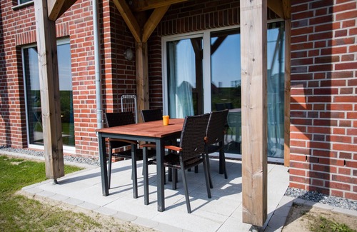 Wremen Apartment | Modern, bright apartment with terrace, directly behind the dike, in the North Sea resort Wremen