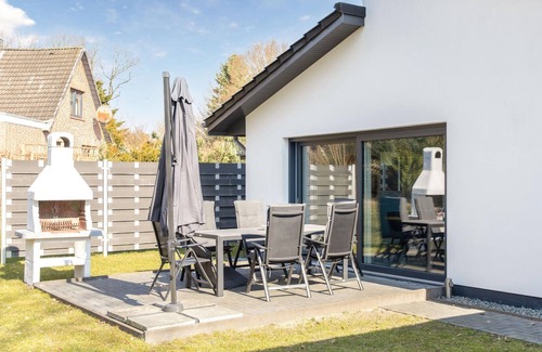 Bargenstedt House | Modern, bright cottage for a wonderful family vacation.