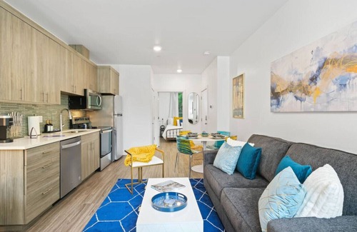 King Apartment | Modern & Bright Studio, Fast WiFi, Walkable to NE Portland Neighborhoods, Alberta Arts/Williams District