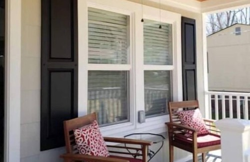 Hendersonville House | Modern Bungalow less than a mile from downtown Hendersonville