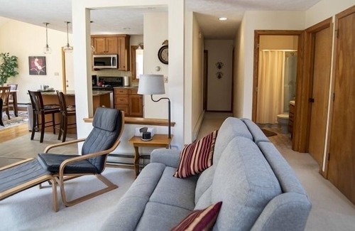 Pocono Pines House | Modern but warm 3 bedroom, 2 bath contemporary home on large wooded lot backing up to golf course. Walk to pool, clubhouse restaurant/bar and tennis courts.