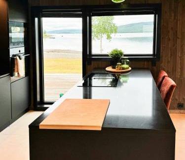 Lierne House | Modern Cabin By The Lake In Kvelia