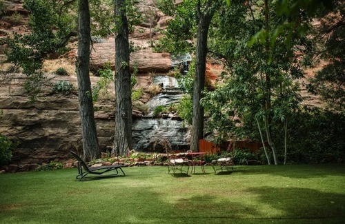 Sedona Cabin | Modern cabin for 4 with views of the red rocks and next to Slide Rock State park