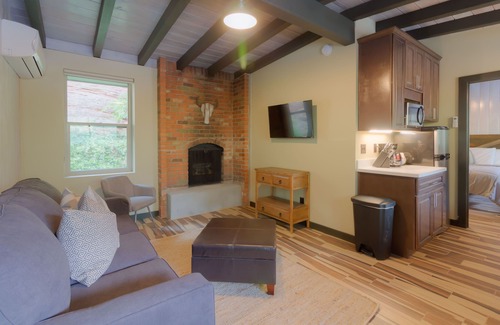 Sedona Cabin | Modern cabin for 4 with views of the red rocks and next to Slide Rock State park