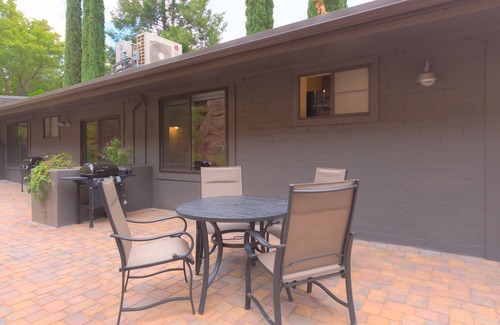 Sedona Cabin | Modern cabin for 4 with views of the red rocks and next to Slide Rock State park