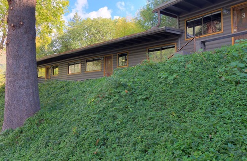 Sedona Cabin | Modern cabin for 4 with views of the red rocks and next to Slide Rock State park