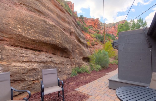 Sedona Cabin | Modern cabin for 6 with views of the red rocks and next to Slide Rock State park