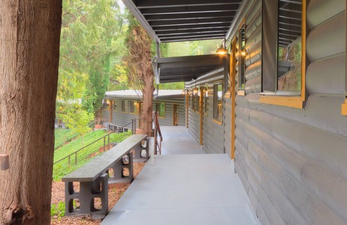 Sedona Cabin | Modern cabin for 6 with views of the red rocks and next to Slide Rock State park