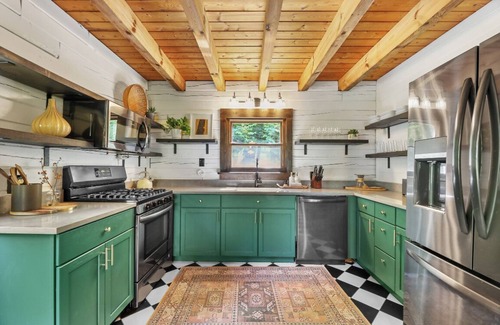 West Stockbridge Cabin | Modern Cabin Near Tanglewood
