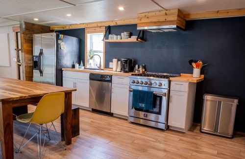 Manchaca Cabin | Modern Cabin Oasis 8 mins from Circuit of The Americas - COTA