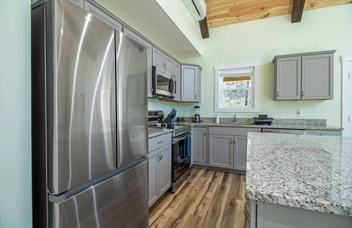 Elkton House | Modern Cabin | Porch Seating, Firepit, & Games