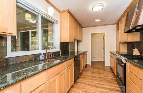 Chapel Hill House | Modern Cabin Retreat-Walk to UNC