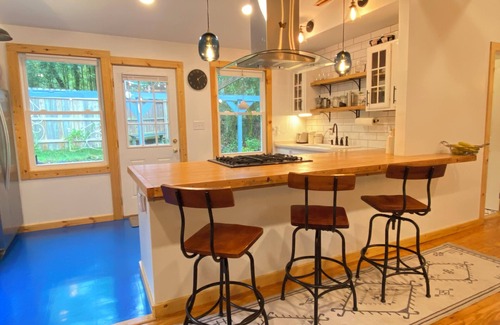Asheville Cabin | Modern Cabin retreat. A world away but 3 miles from downtown Asheville.