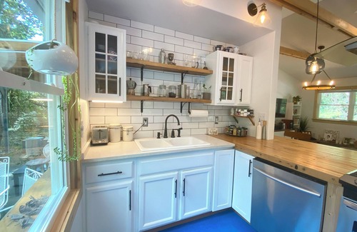 Asheville Cabin | Modern Cabin retreat. A world away but 3 miles from downtown Asheville.