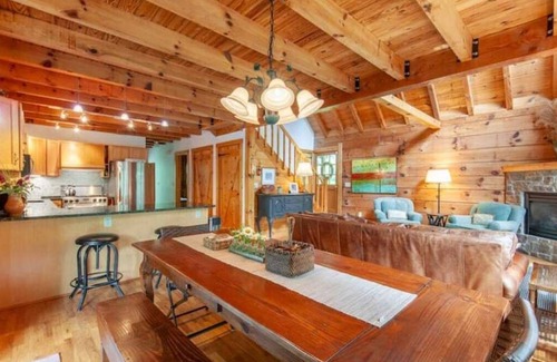 Faber Cabin | Modern Cabin; River! 13 acres! Hiking! Wineries!