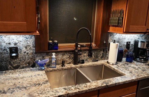 Littleton Cabin | MODERN CABIN, UNBEATABLE LOCATION ON LAKE GASTON- LIZARD CABIN