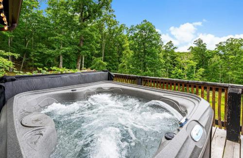 Berkeley Springs Ski Chalet | Modern Cabin w Mountain View Hot Tub & Fire Pit