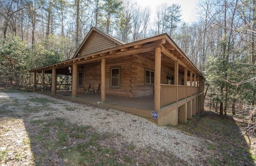 Topton House | Modern Cabin walking distance to Lake Nantahala Views. No access. Hot Tub!