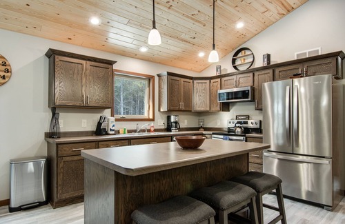 Arkdale House | Modern cabin with fast WiFi, firepit, pergola, W/D, & central AC