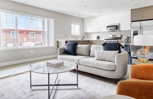 Campbell Apartment | Modern Campbell 1BR w/ Gym, Spa & W/D, walk to WF & TJ, by Blueground