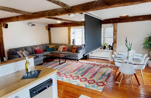 Flemington Cottage | Modern carriage house, renovated w beautiful views