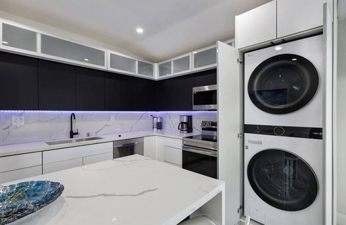 Coral Way Villa | Modern Casa Alegre 2bed/2bath with Pool