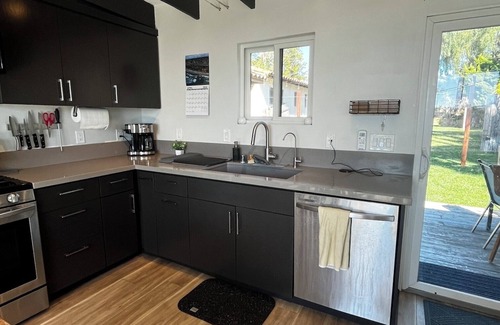 Encinitas House | Modern Casita 1/2 Mile from Beach & Downtown Encinitas!