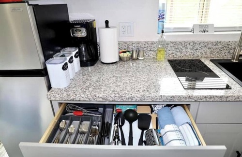 Rincon Heights Apartment | Modern Casita walk to UofA-2