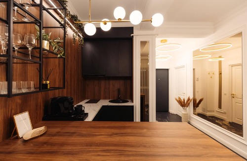 Baia Mare Apartment | Modern¢ral apartment with a gorgeous bathtub inside one of the two bedrooms.